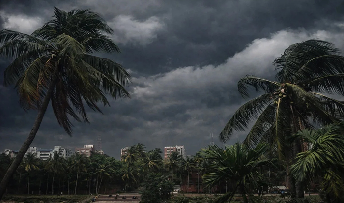 ১৫ জেলায় রাত ১টার মধ্যে ৬০ কিমি বেগে ঝড়ের শঙ্কা