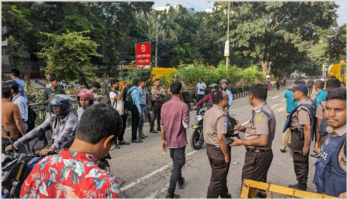 শিক্ষা ভবনের সামনে থেকে সরে গেলেন শিক্ষার্থীরা