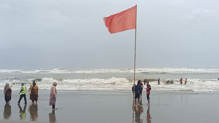 বঙ্গোপসাগরে লঘুচাপে সমুদ্রবন্দরে ৩ নম্বর সতর্কতা