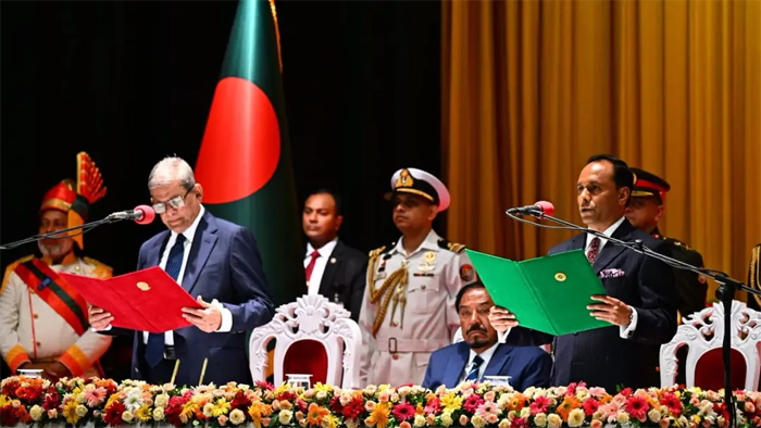 রাষ্ট্রপতি হিসেবে শপথ নিলেন মির্জা ফখরুল