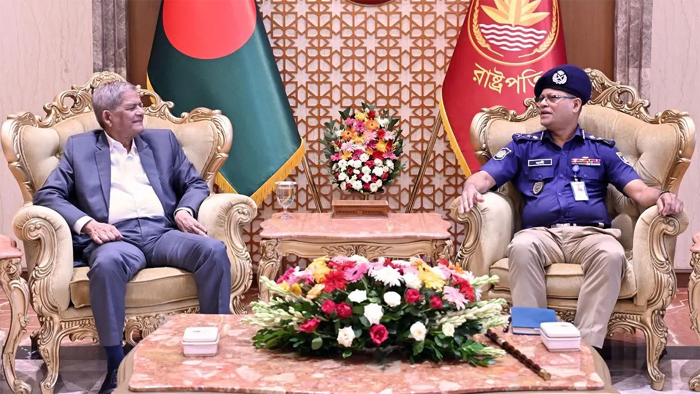 পুলিশকে নিষ্ঠার সঙ্গে কাজ করতে রাষ্ট্রপতির আহ্বান