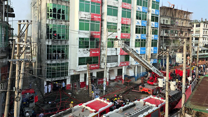 গাজীপুরে পোশাক কারখানায় ভয়াবহ আগুন, নিয়ন্ত্রণে ৯ ইউনিট